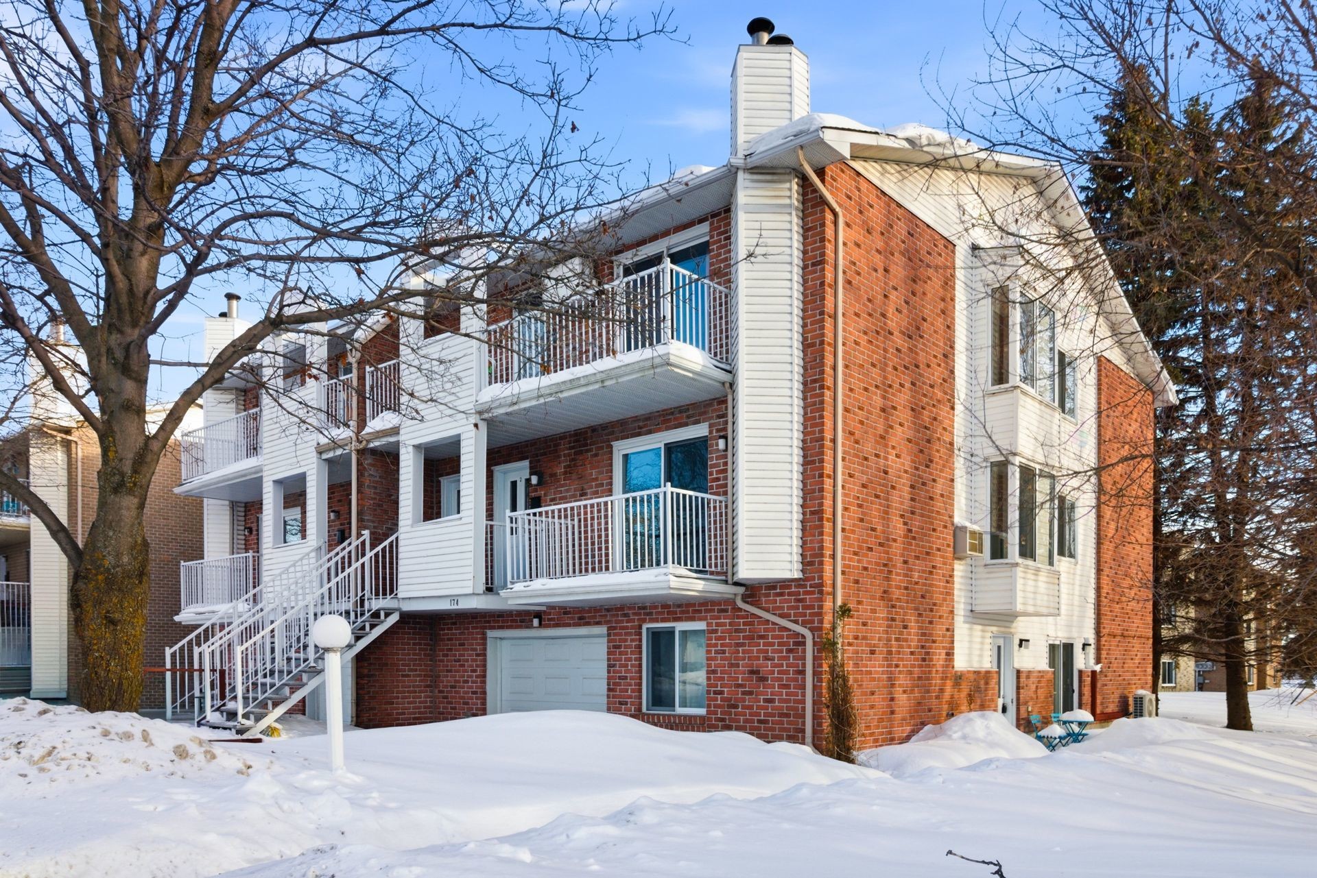 









174


Boul. La Vérendrye E.

, 2,
Gatineau (Gatineau),




QC
J8P7R6

