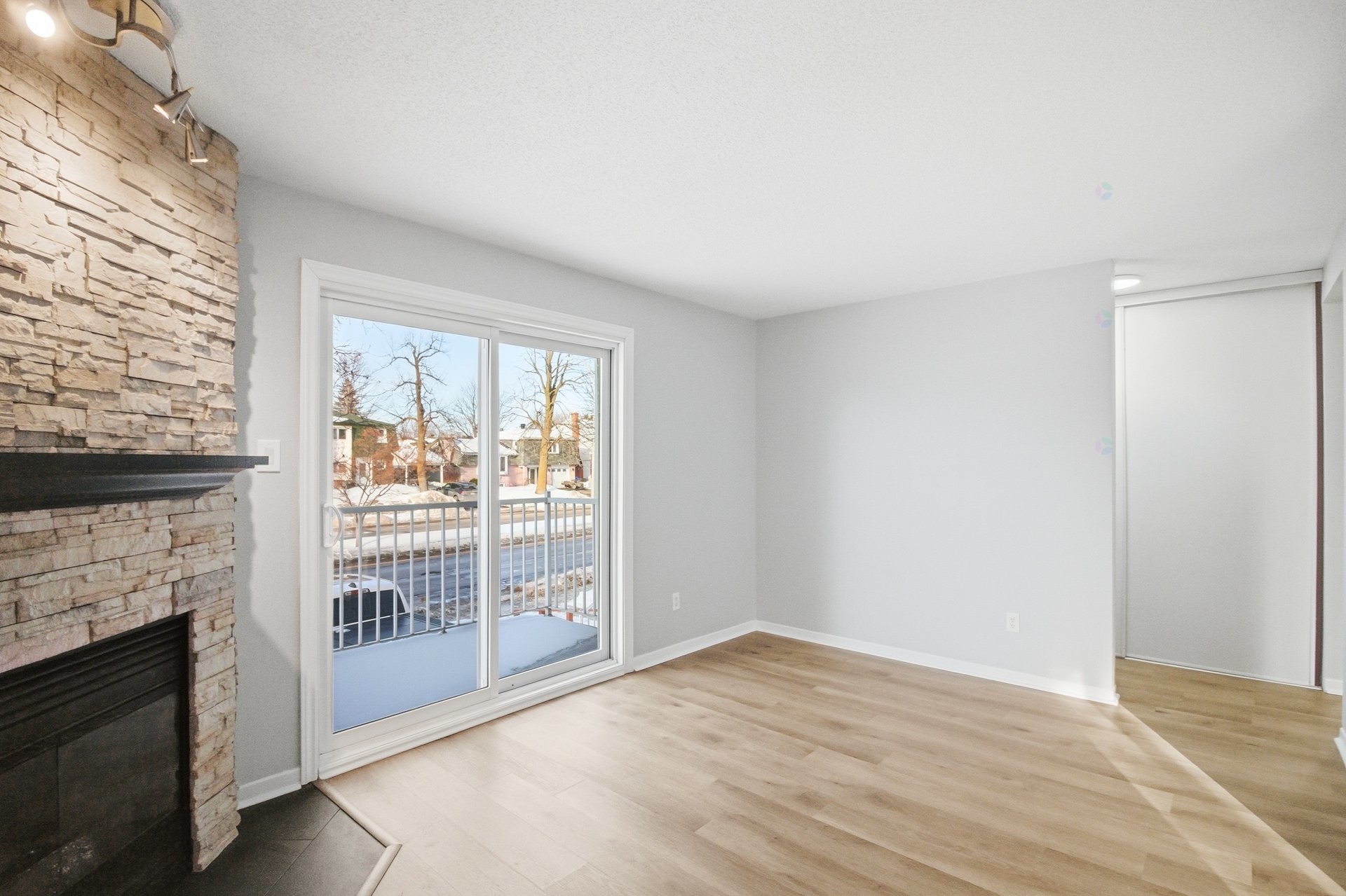 









174


Boul. La Vérendrye E.

, 2,
Gatineau (Gatineau),




QC
J8P7R6

