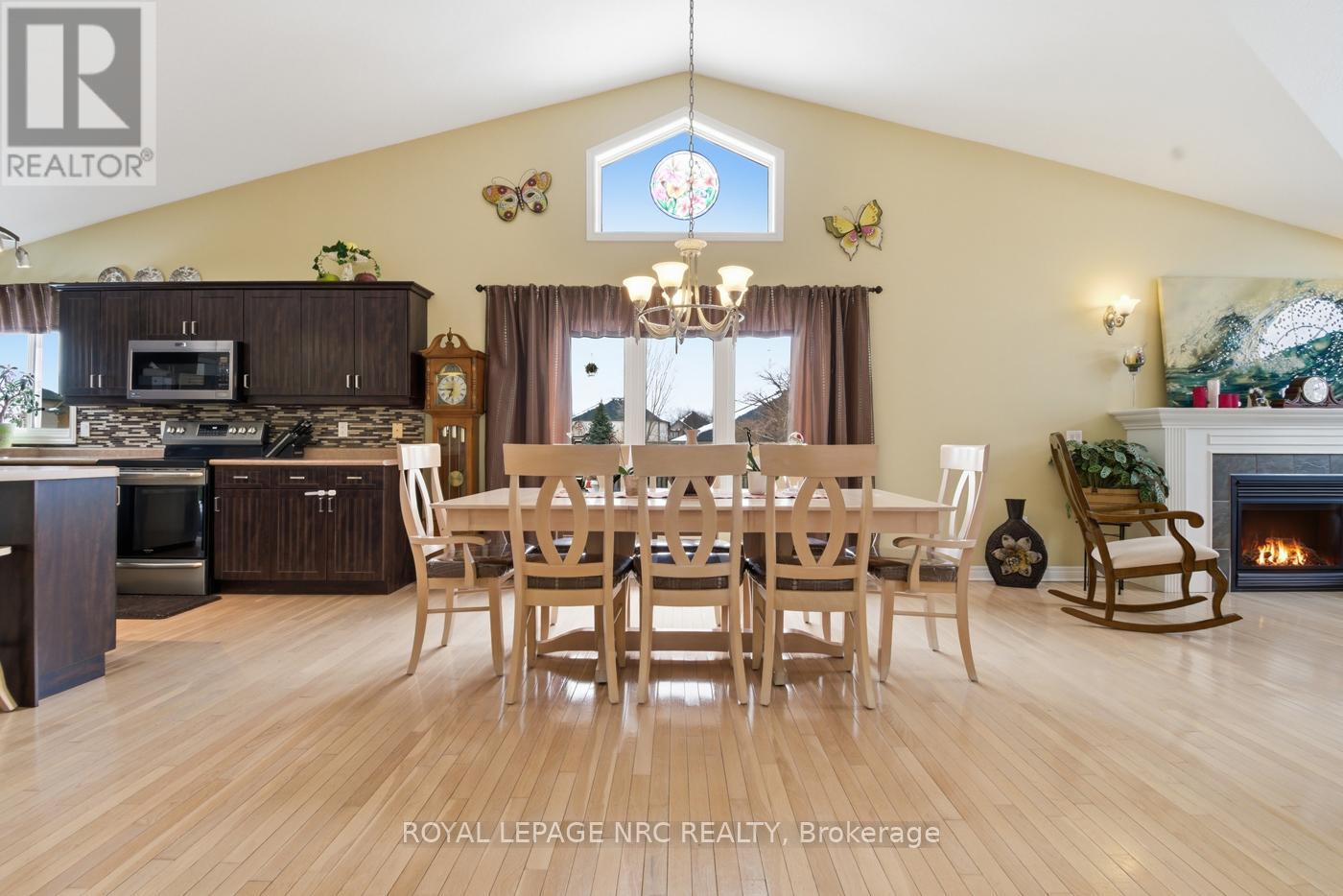 












225 COLBECK DRIVE

,
Welland (Coyle Creek),




Ontario
L3C7M3

