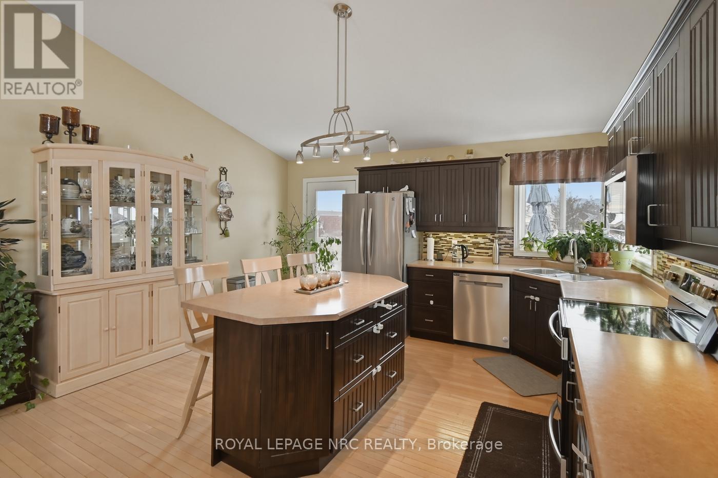 












225 COLBECK DRIVE

,
Welland (Coyle Creek),




Ontario
L3C7M3

