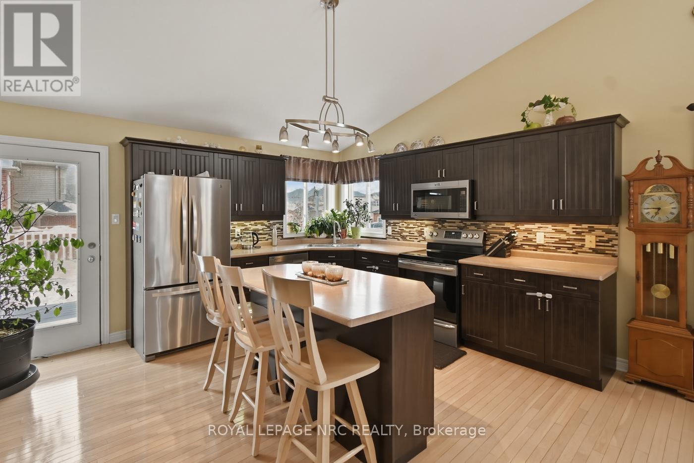 












225 COLBECK DRIVE

,
Welland (Coyle Creek),




Ontario
L3C7M3

