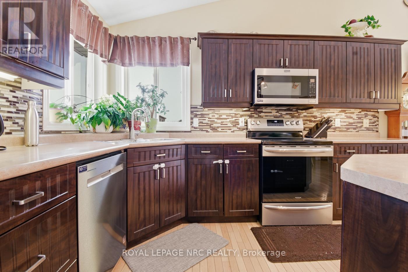 












225 COLBECK DRIVE

,
Welland (Coyle Creek),




Ontario
L3C7M3

