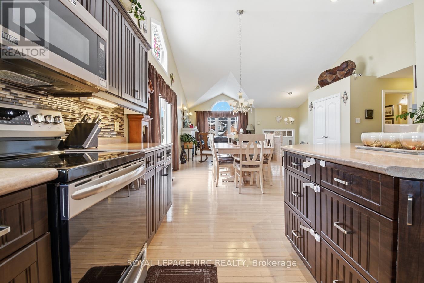 












225 COLBECK DRIVE

,
Welland (Coyle Creek),




Ontario
L3C7M3

