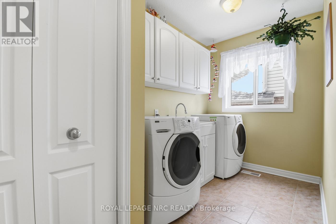 












225 COLBECK DRIVE

,
Welland (Coyle Creek),




Ontario
L3C7M3

