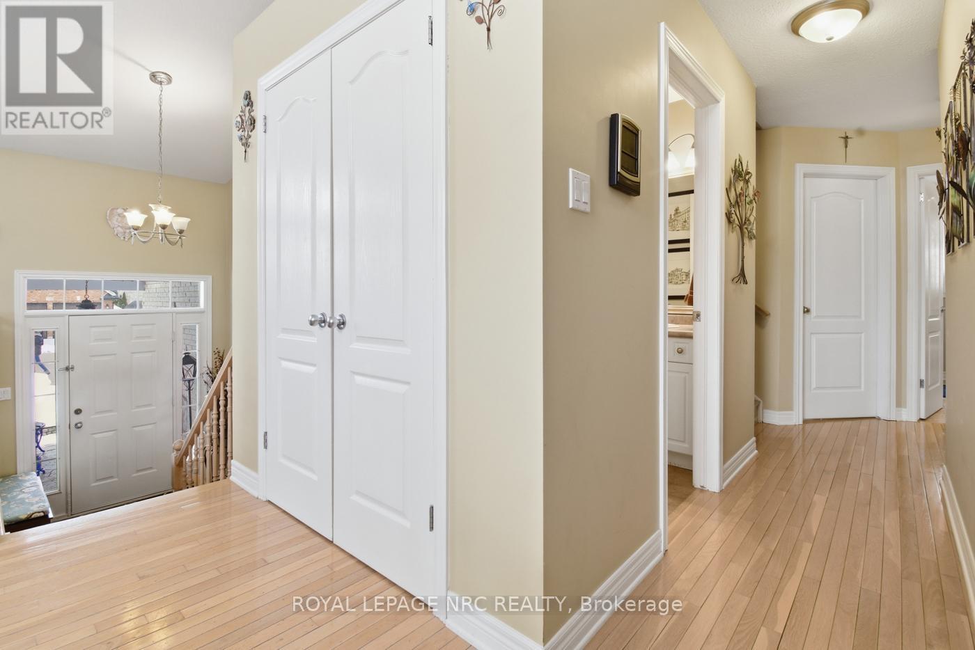 












225 COLBECK DRIVE

,
Welland (Coyle Creek),




Ontario
L3C7M3

