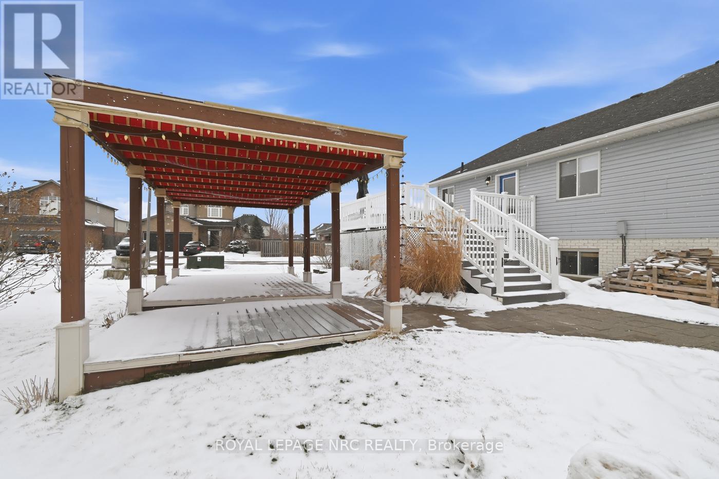 












225 COLBECK DRIVE

,
Welland (Coyle Creek),




Ontario
L3C7M3

