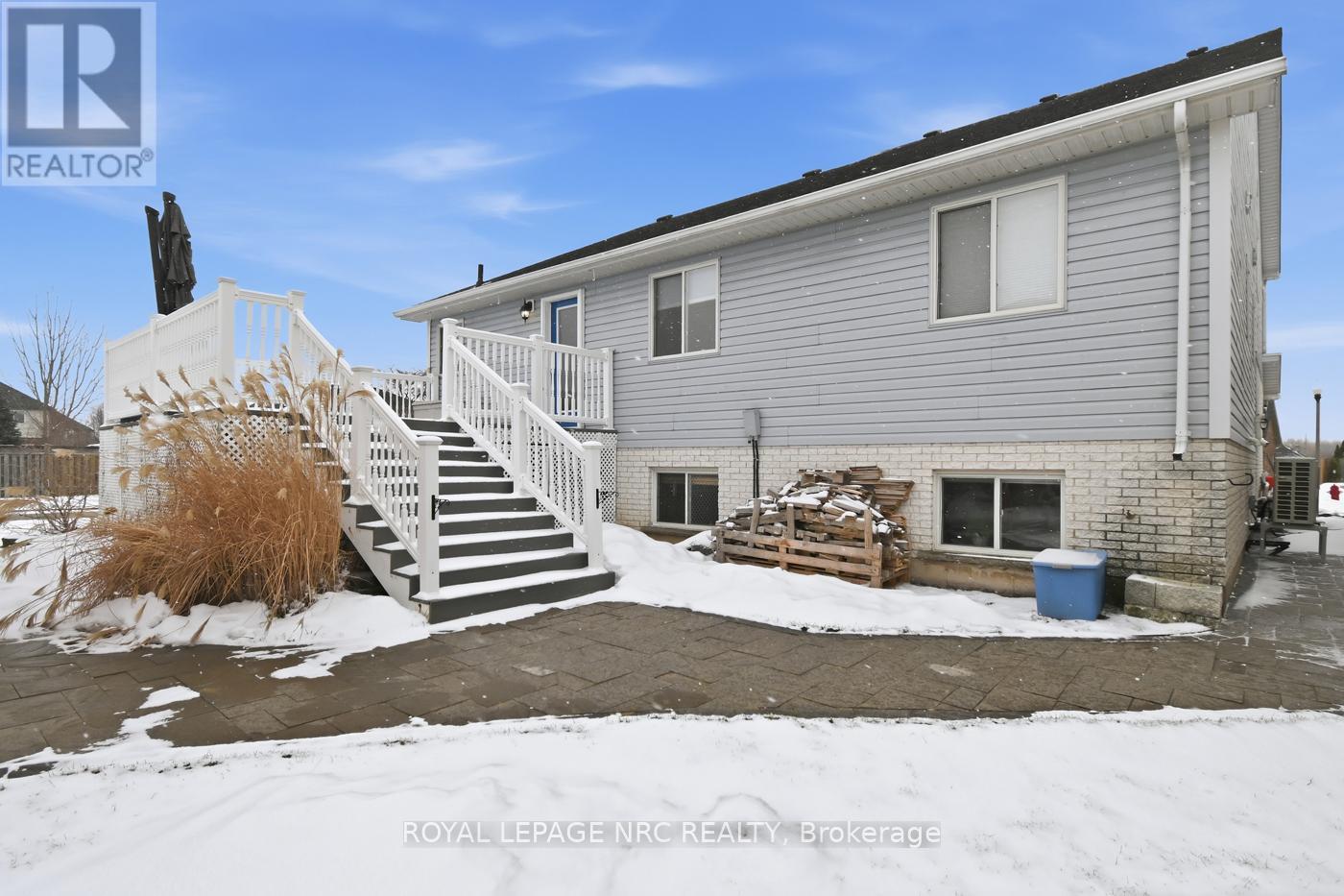 












225 COLBECK DRIVE

,
Welland (Coyle Creek),




Ontario
L3C7M3

