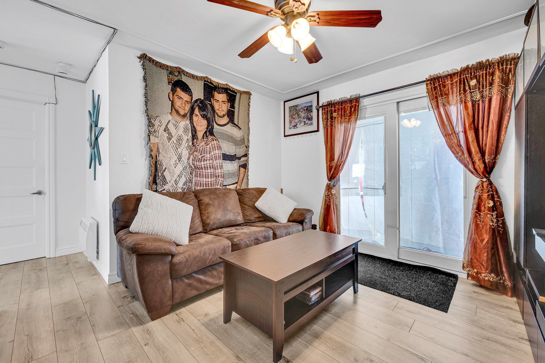 









1826


Boul. St-Antoine

,
Saint-Jérôme,




QC
J7Z7M2

