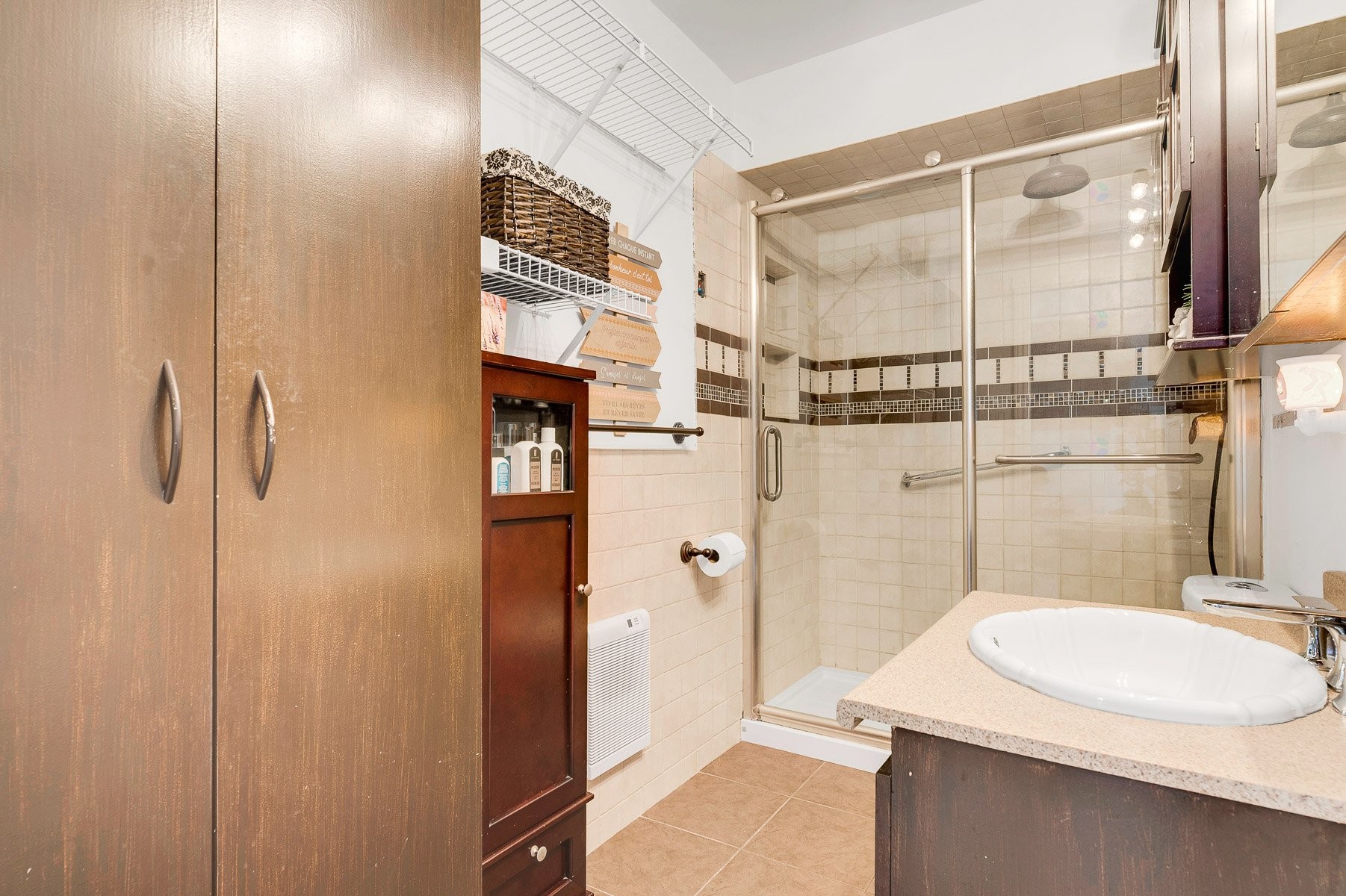 









1826


Boul. St-Antoine

,
Saint-Jérôme,




QC
J7Z7M2

