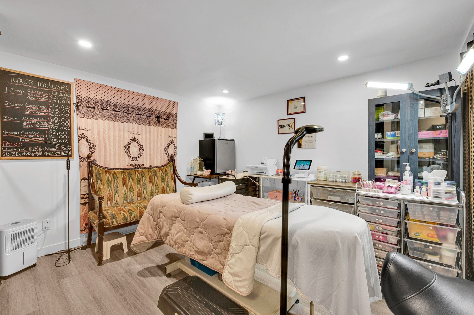 









1826


Boul. St-Antoine

,
Saint-Jérôme,




QC
J7Z7M2

