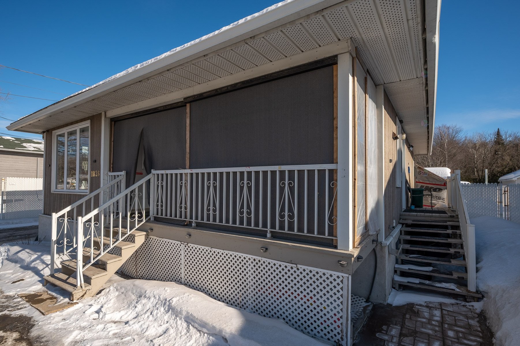 









1826


Boul. St-Antoine

,
Saint-Jérôme,




QC
J7Z7M2

