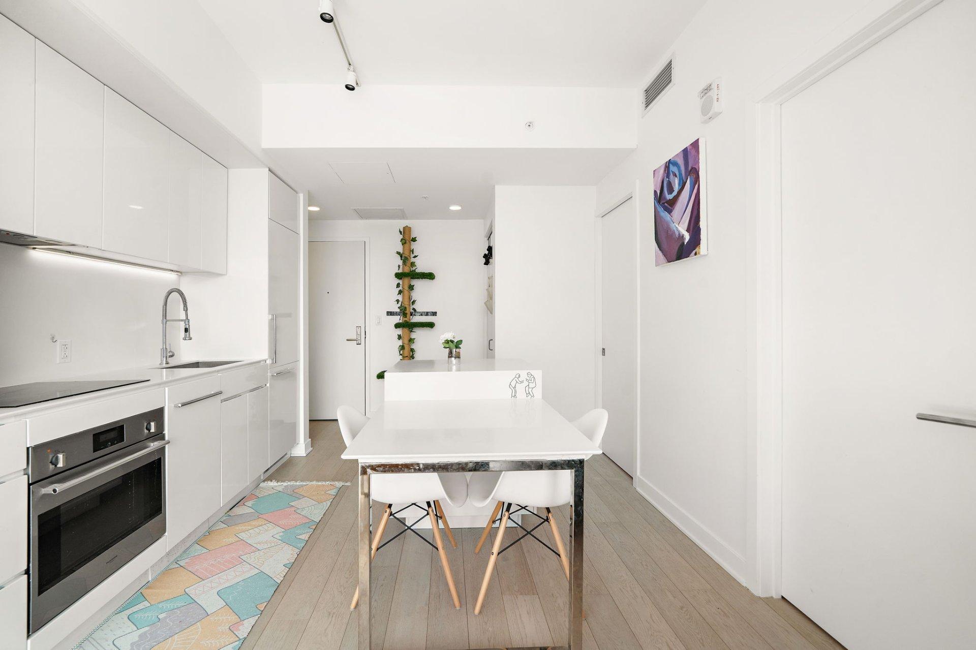 









1288


Av. des Canadiens-de-Montréal

, 3609,
Montréal (Ville-Marie),




QC
H3B3B3

