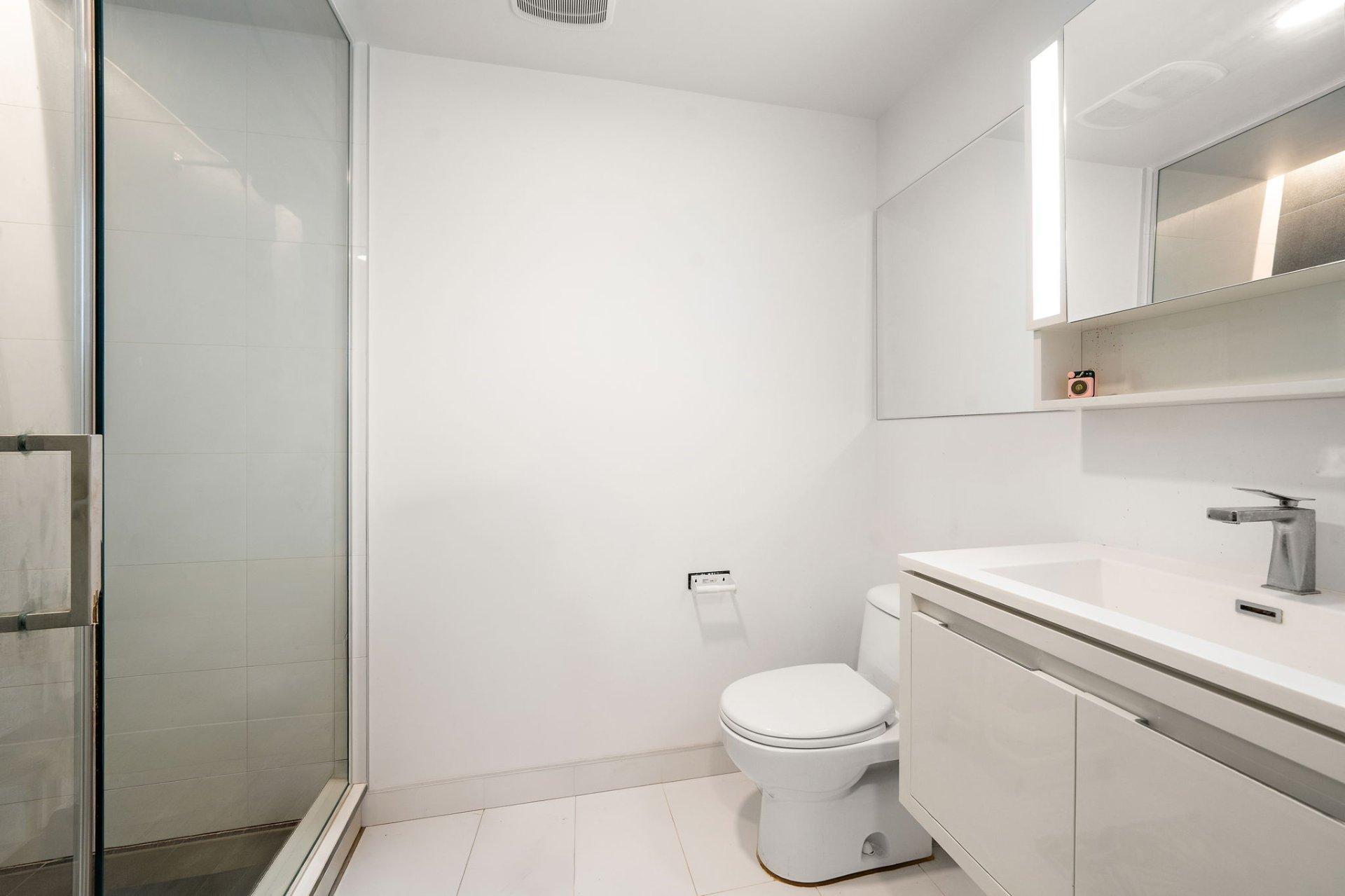 









1288


Av. des Canadiens-de-Montréal

, 3609,
Montréal (Ville-Marie),




QC
H3B3B3

