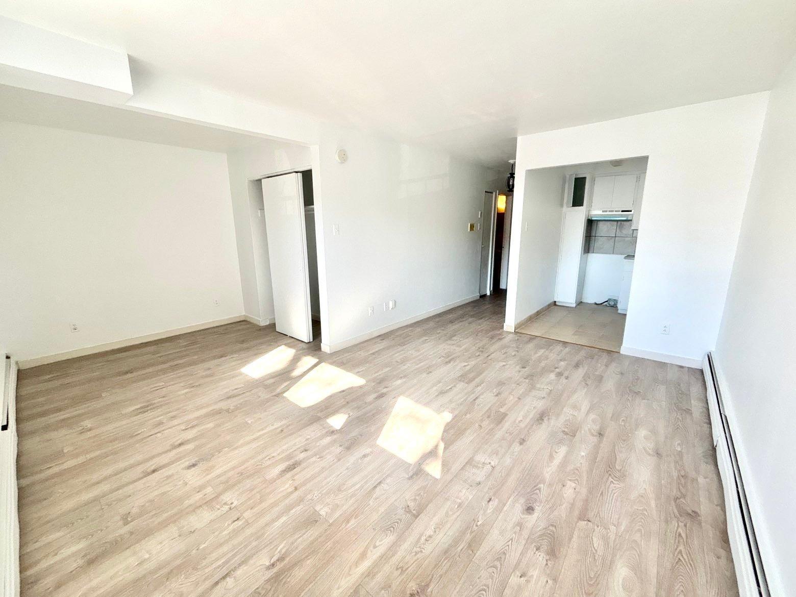 









630


Av. Ste-Croix

, 207,
Montréal (Saint-Laurent),




QC
H4L3Y2

