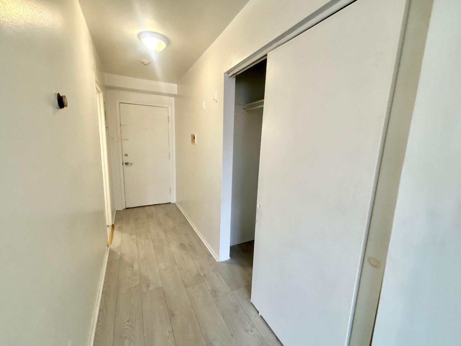 









950


Av. Ste-Croix

, 311,
Montréal (Saint-Laurent),




QC
H4L3Y7

