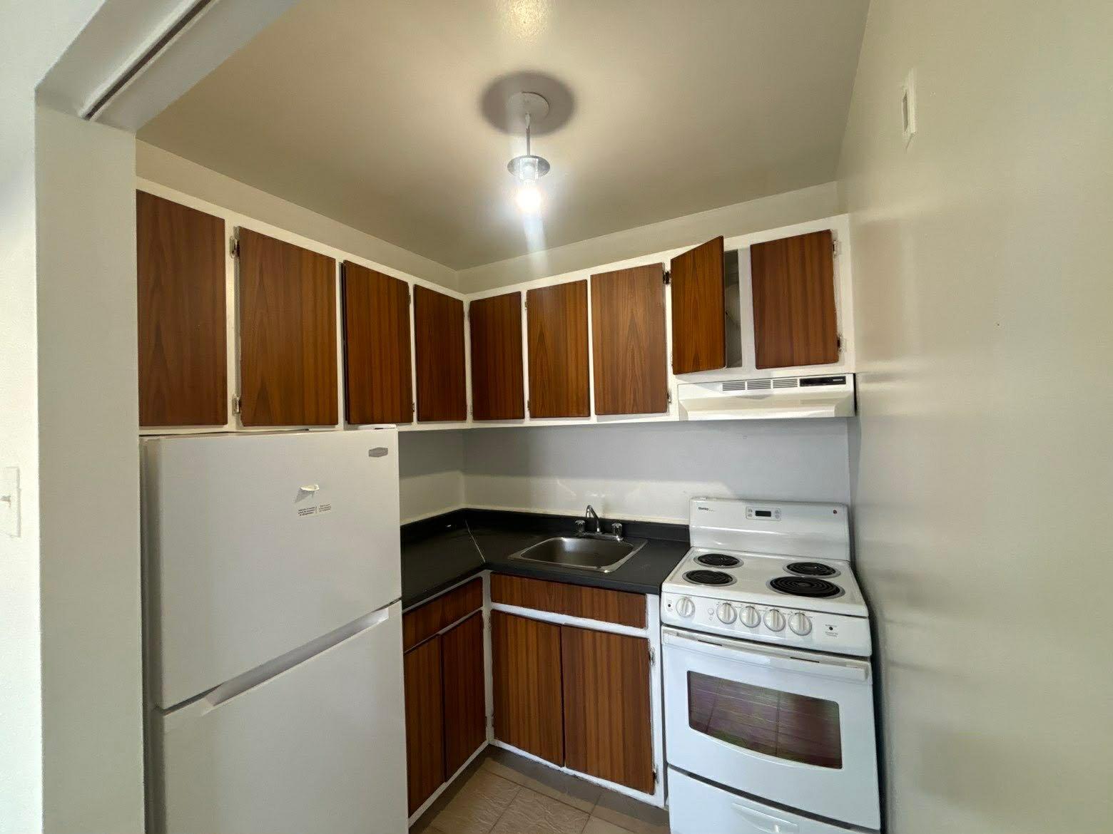 









950


Av. Ste-Croix

, 311,
Montréal (Saint-Laurent),




QC
H4L3Y7

