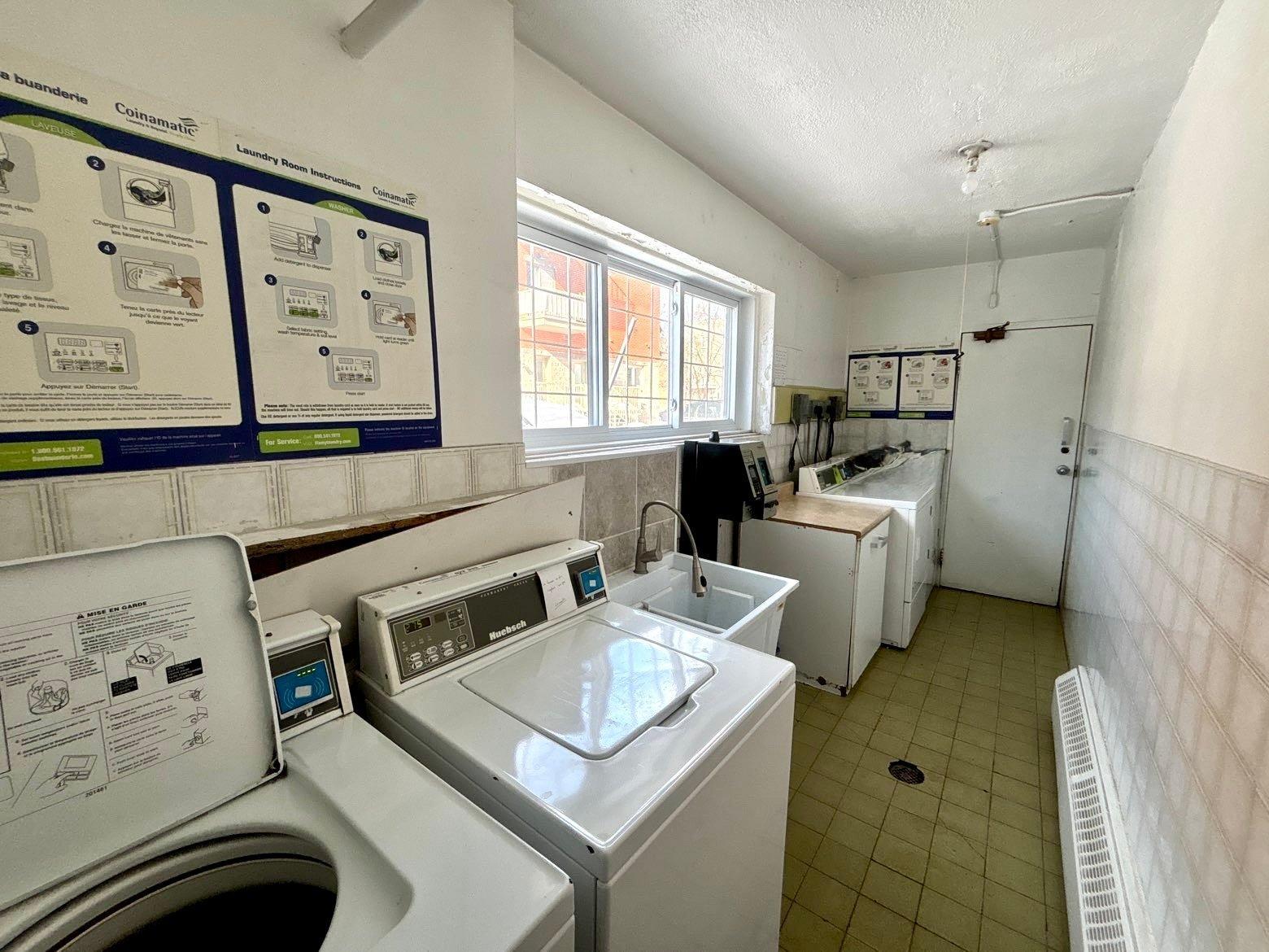 









950


Av. Ste-Croix

, 311,
Montréal (Saint-Laurent),




QC
H4L3Y7

