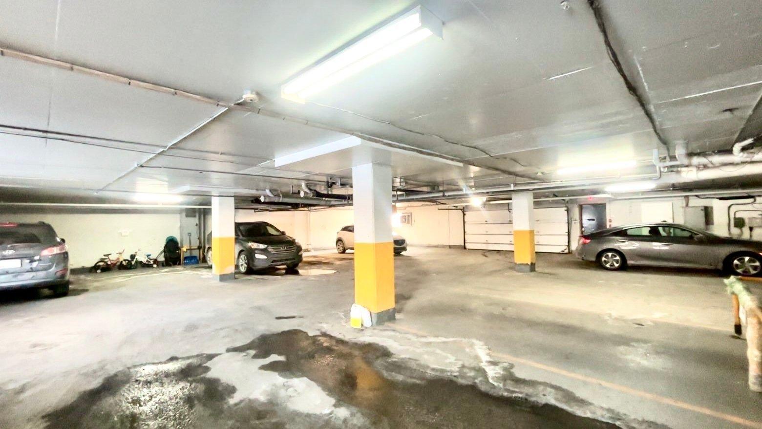 









950


Av. Ste-Croix

, 311,
Montréal (Saint-Laurent),




QC
H4L3Y7

