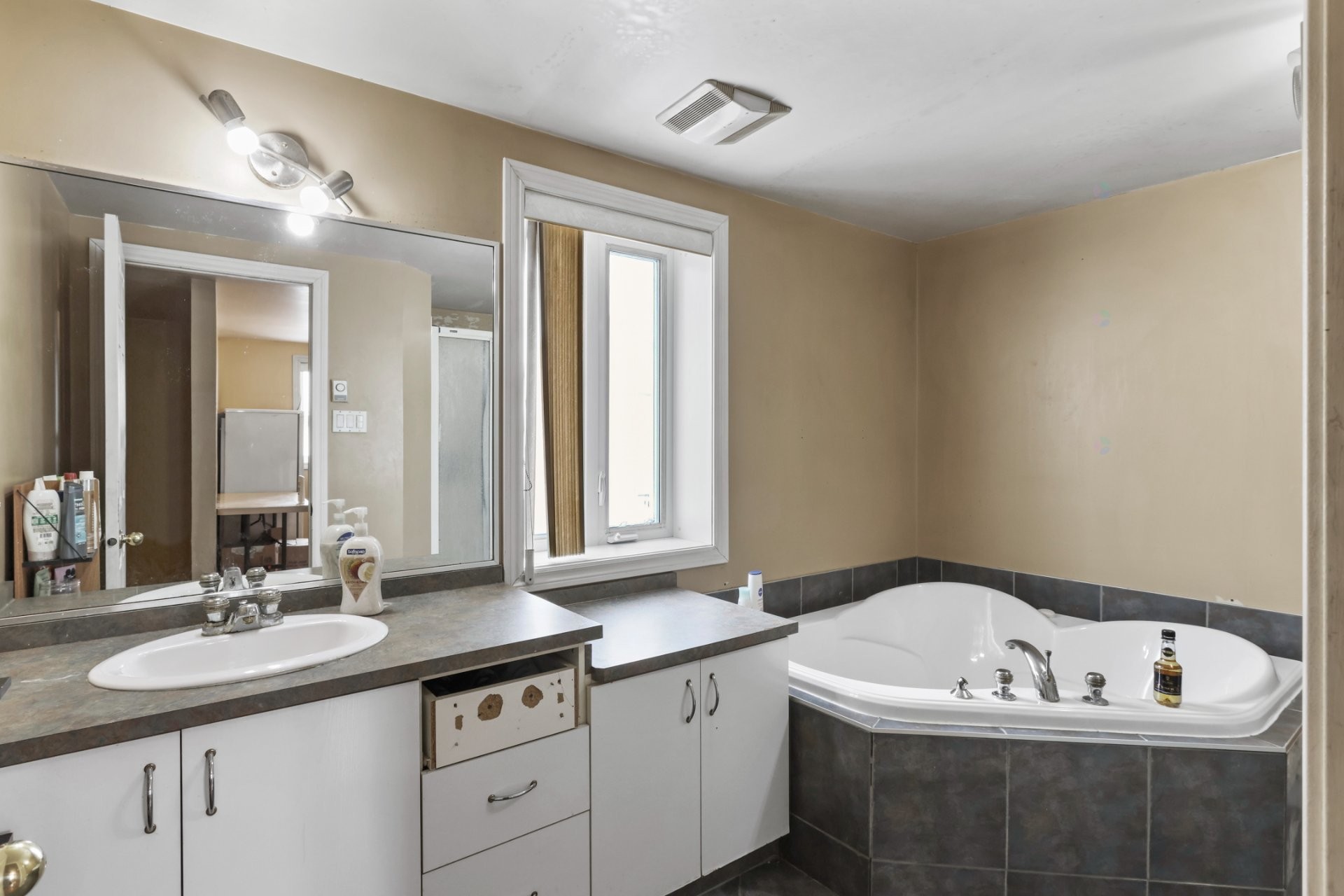 









636


Rg Notre-Dame

,
Saint-Chrysostome,




QC
J0S1R0

