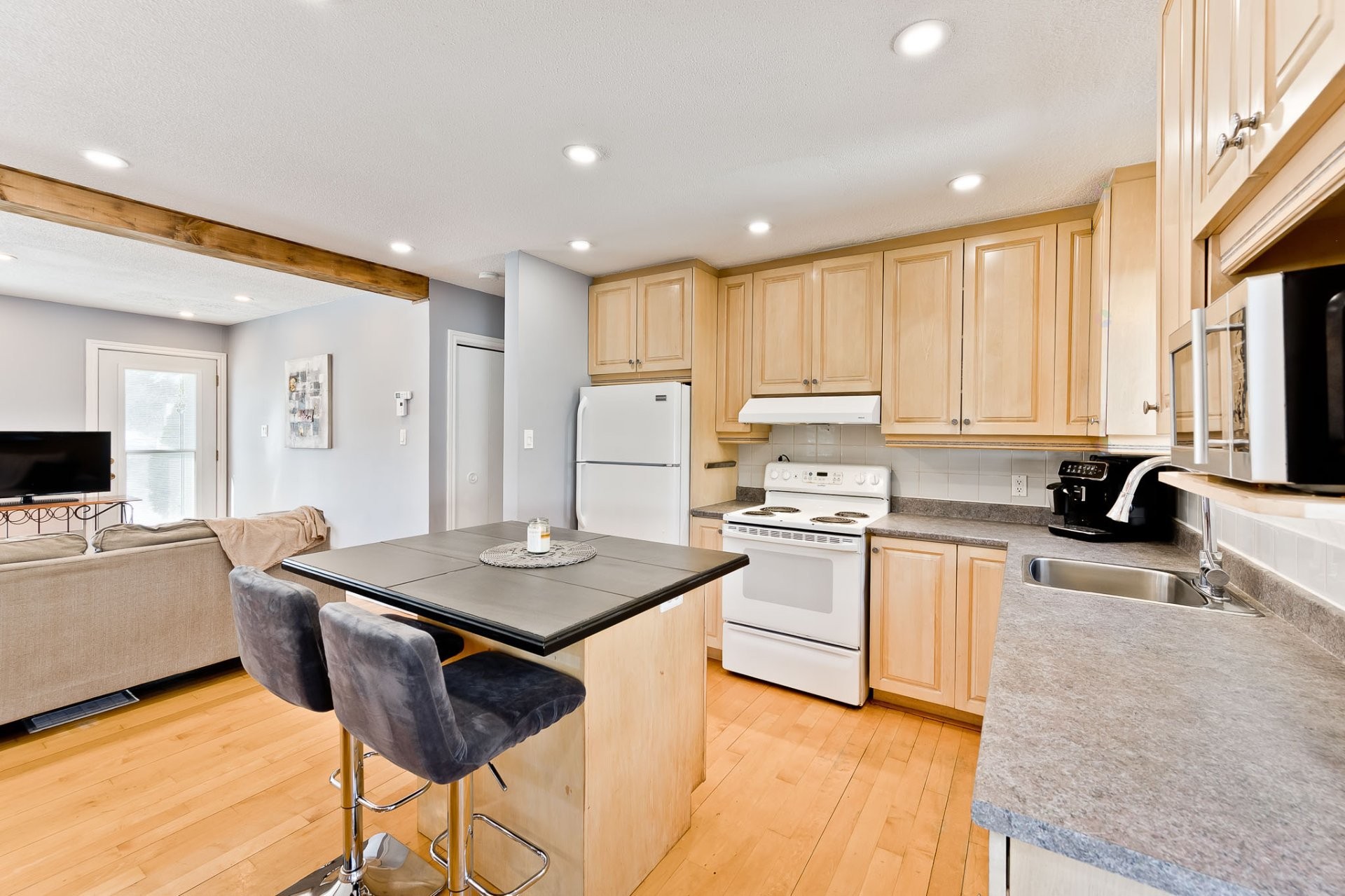 









805


Route 253

,
Cookshire-Eaton,




QC
J0B1M0

