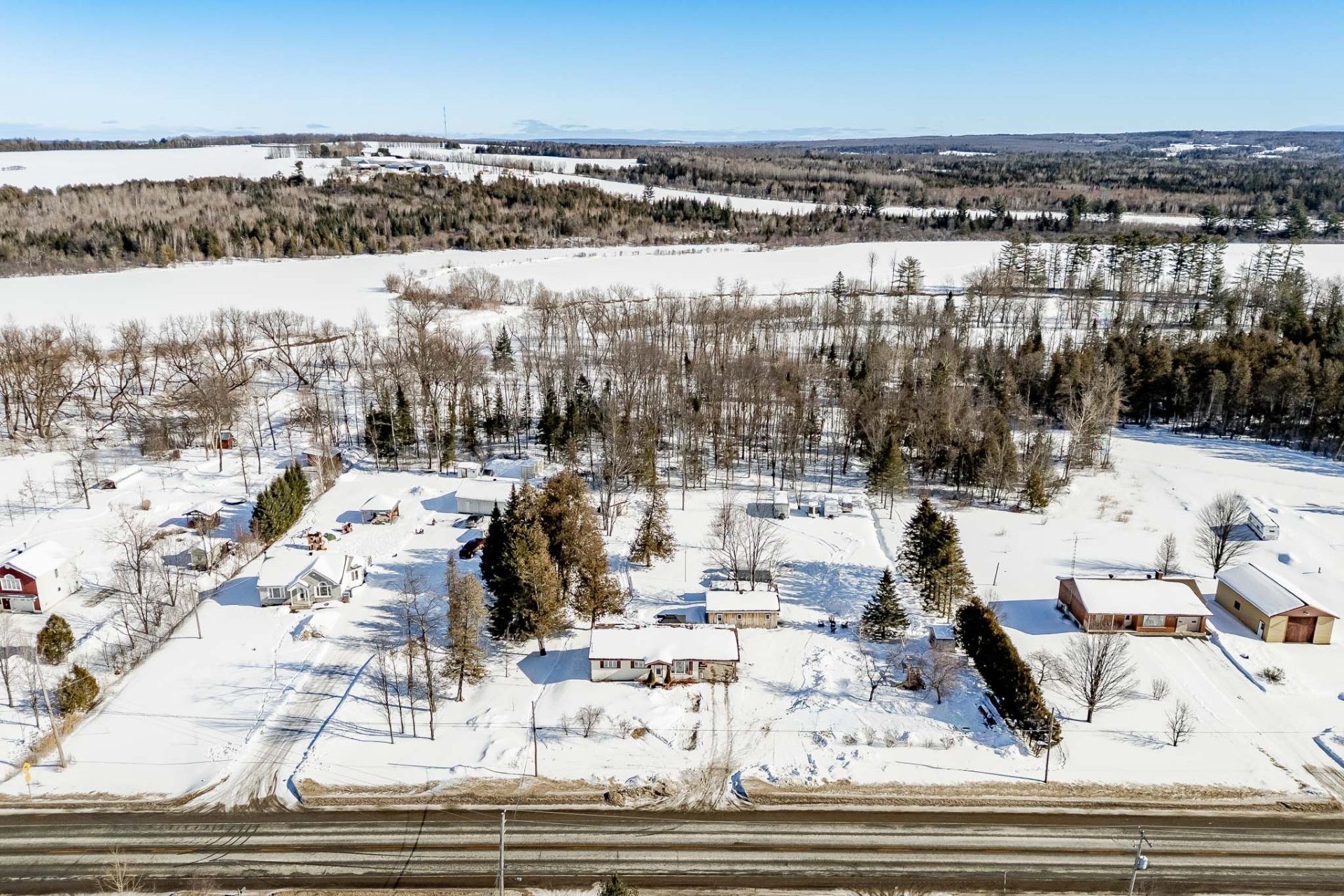 









805


Route 253

,
Cookshire-Eaton,




QC
J0B1M0

