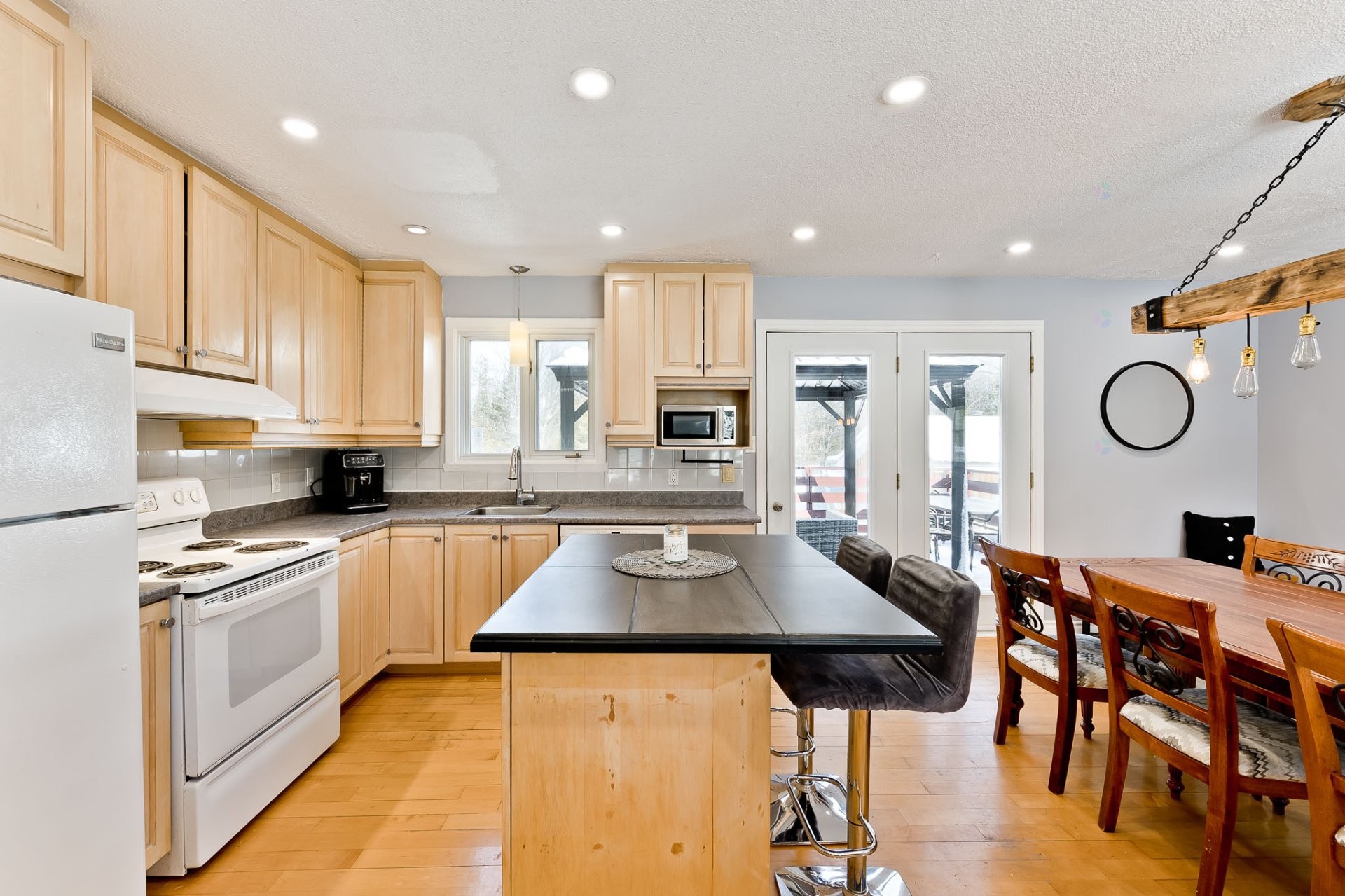 









805


Route 253

,
Cookshire-Eaton,




QC
J0B1M0

