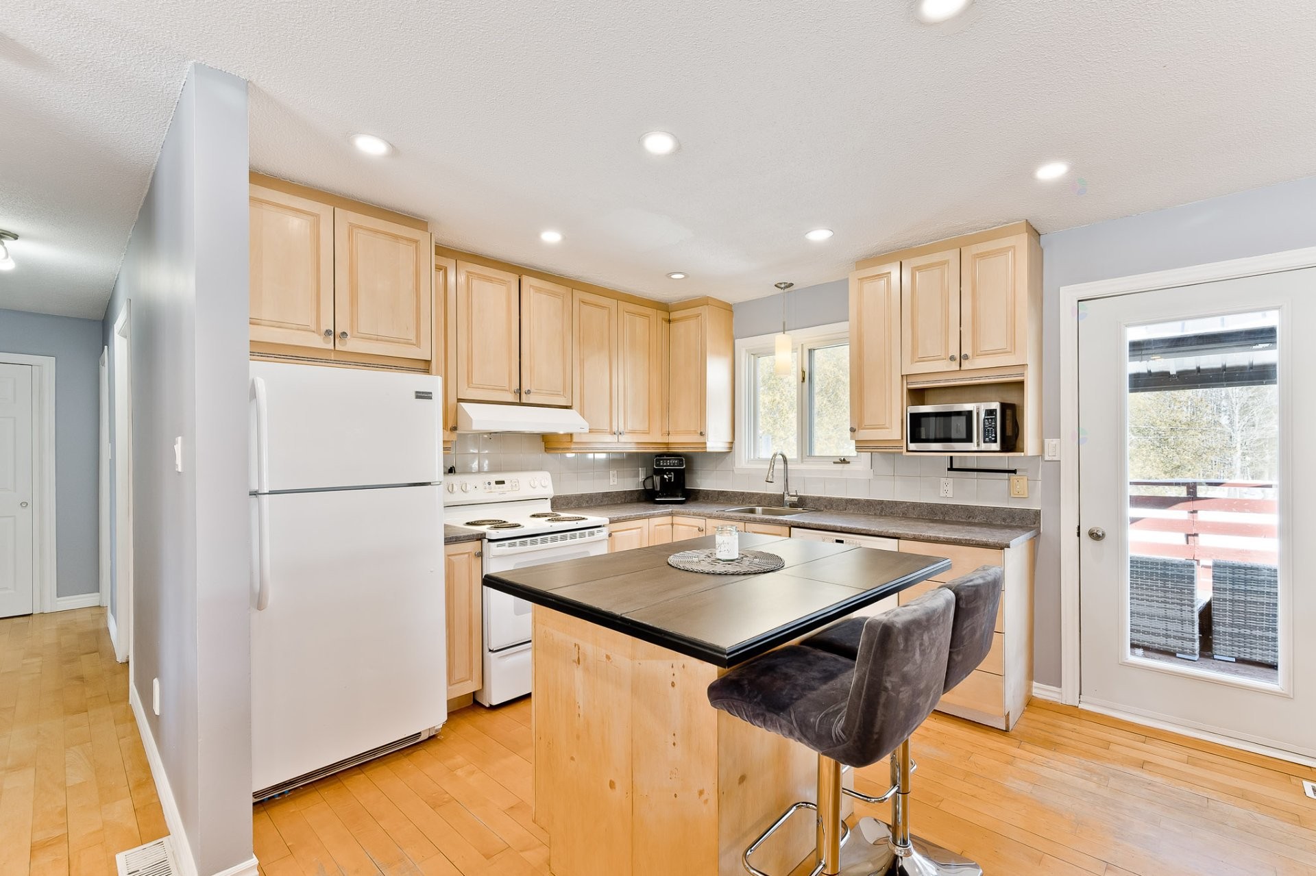 









805


Route 253

,
Cookshire-Eaton,




QC
J0B1M0

