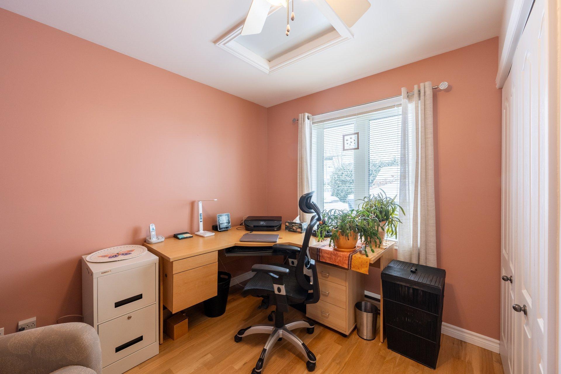 









1461


Rue Duvernay

,
Chambly,




QC
J3L5J1

