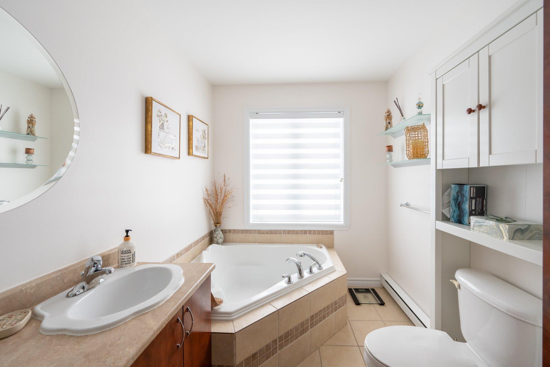 









1461


Rue Duvernay

,
Chambly,




QC
J3L5J1

