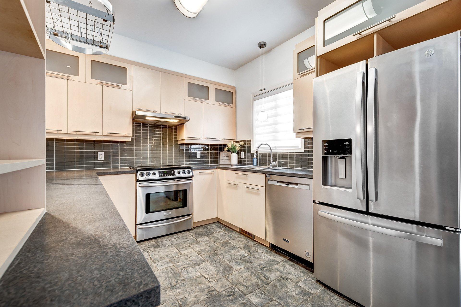 









2686Z


Av. Ernest-Hemingway

,
Montréal (Saint-Laurent),




QC
H4R3E7

