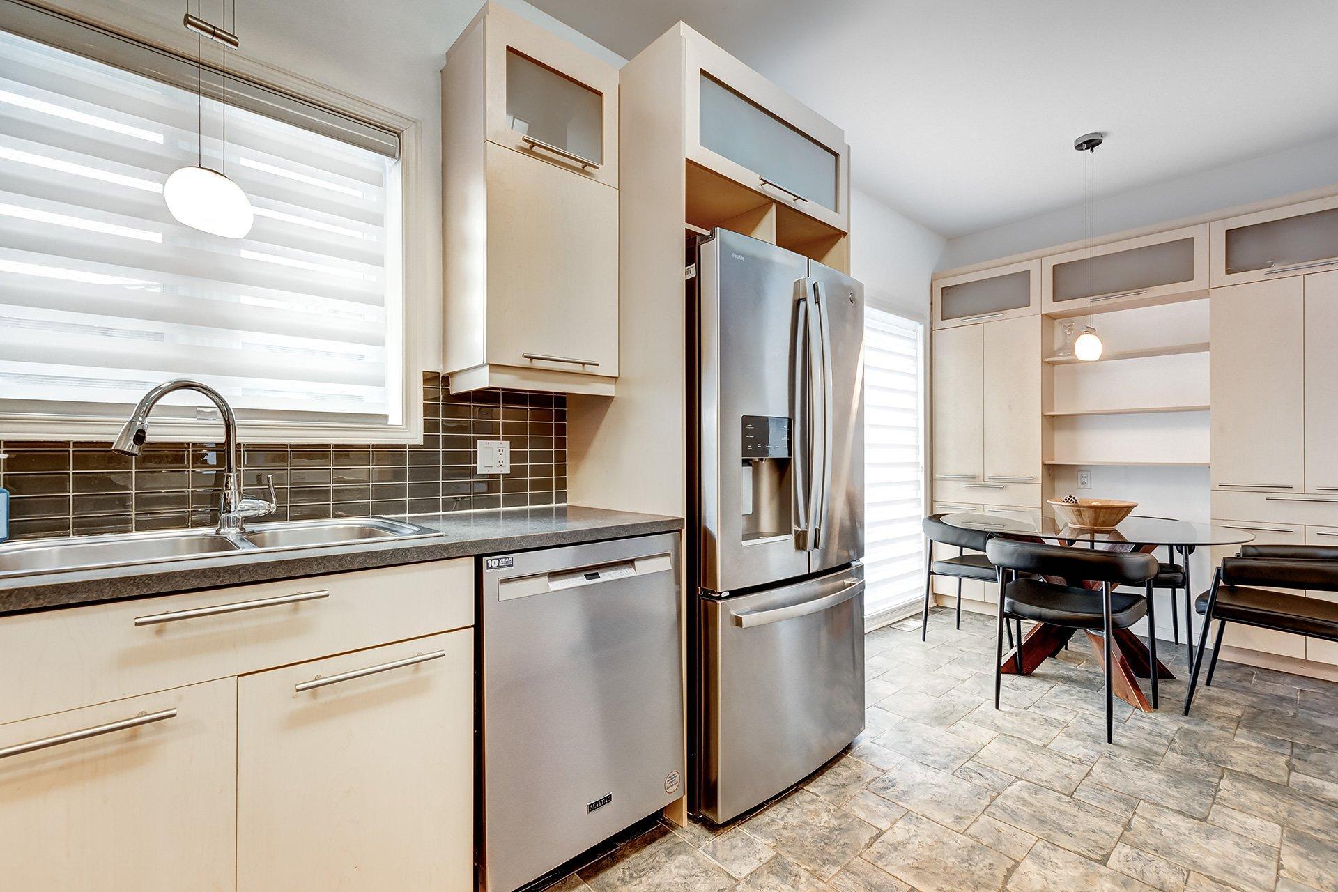 









2686Z


Av. Ernest-Hemingway

,
Montréal (Saint-Laurent),




QC
H4R3E7

