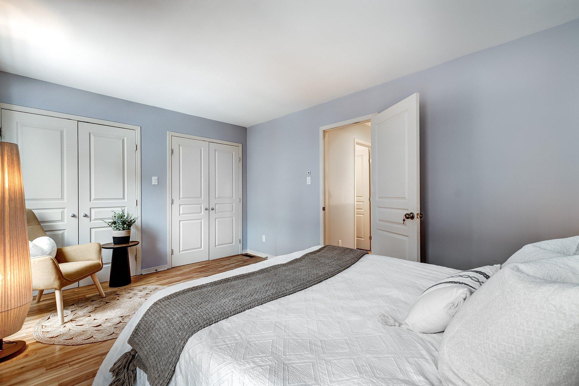 









2686Z


Av. Ernest-Hemingway

,
Montréal (Saint-Laurent),




QC
H4R3E7

