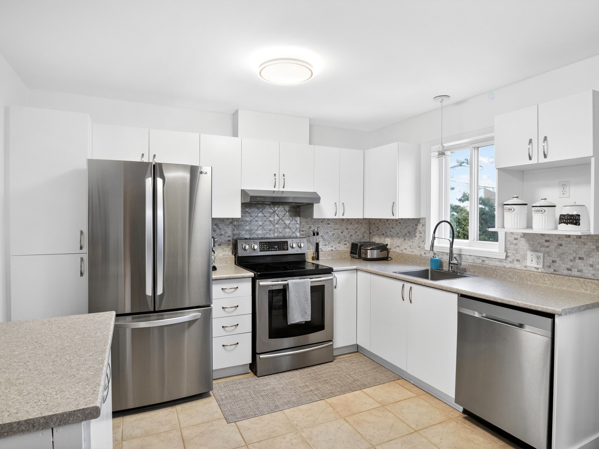 









1490


Rue Marini

,
Sherbrooke (Brompton/Rock Forest/Saint-Élie/Deauville),




QC
J1N4C4

