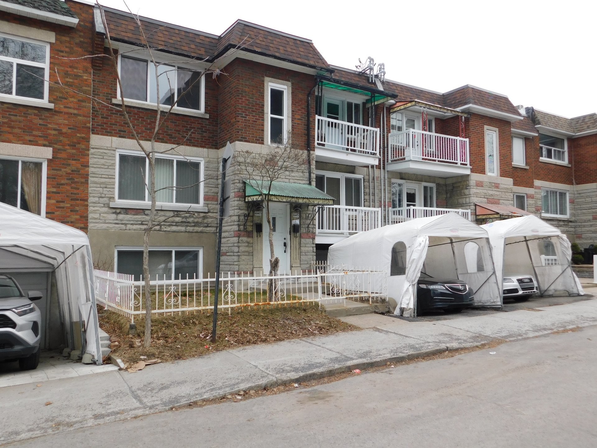 









8447


Av. De L'Épée

,
Montréal (Villeray/Saint-Michel/Parc-Extension),




QC
H3N2G3

