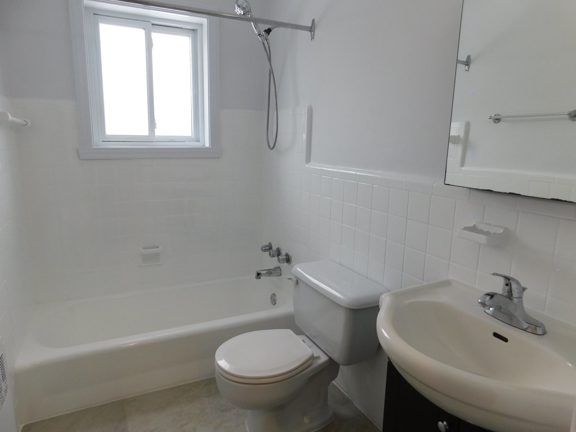 









8447


Av. De L'Épée

,
Montréal (Villeray/Saint-Michel/Parc-Extension),




QC
H3N2G3

