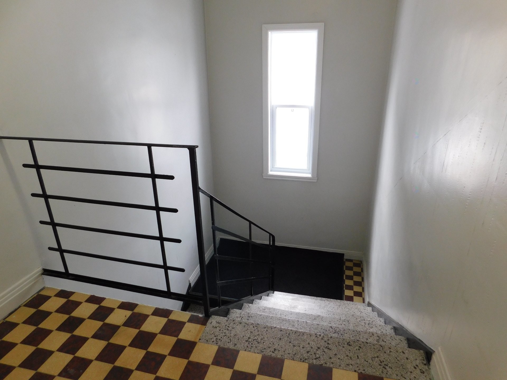 









8447


Av. De L'Épée

,
Montréal (Villeray/Saint-Michel/Parc-Extension),




QC
H3N2G3

