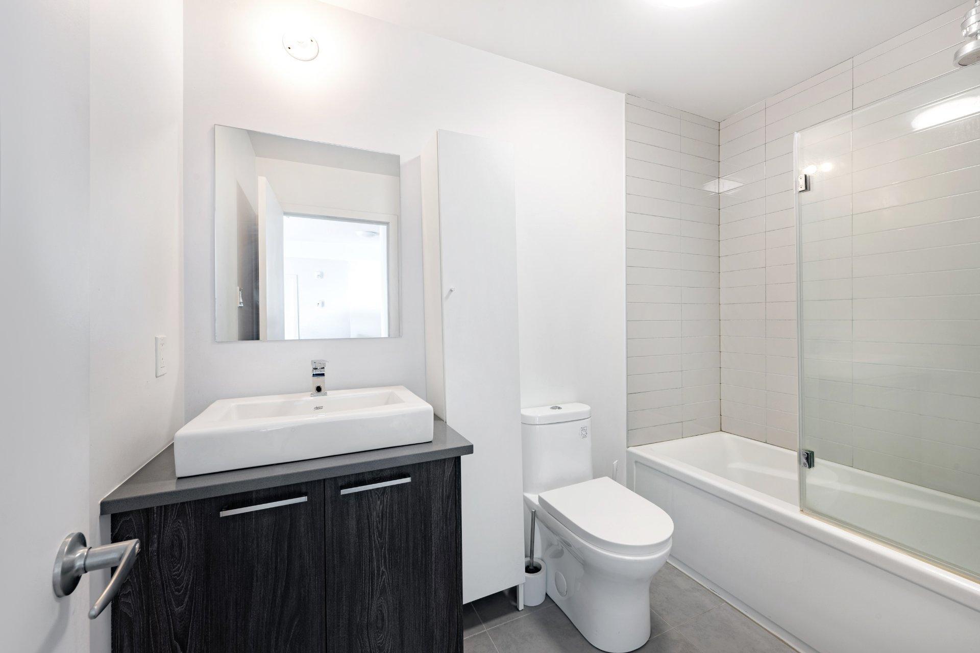 









901


Av. Beaumont

, 210,
Montréal (Villeray/Saint-Michel/Parc-Extension),




QC
H3N1W2

