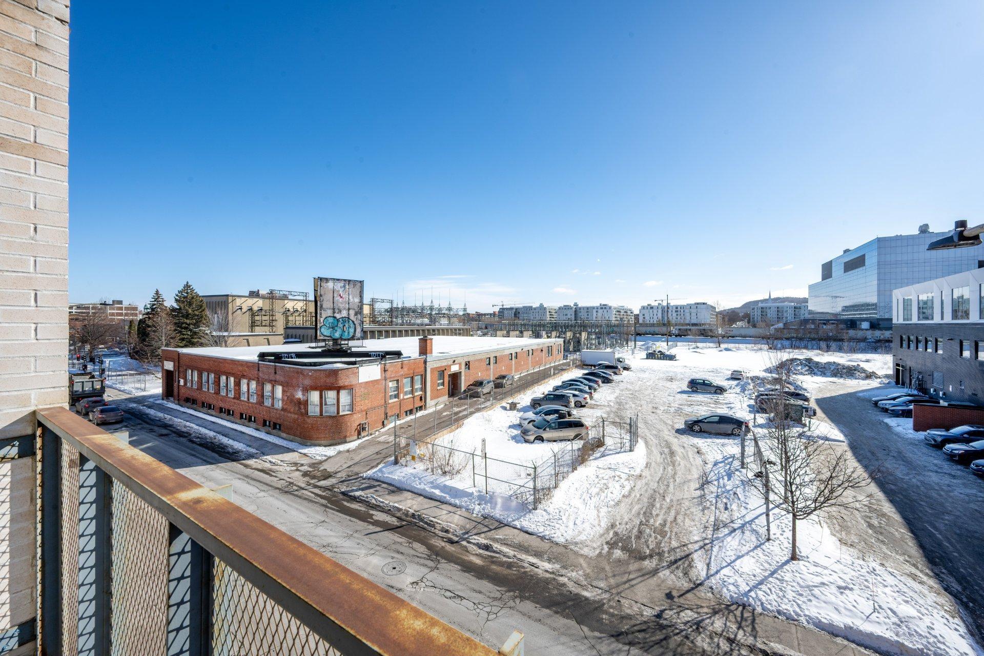 









901


Av. Beaumont

, 210,
Montréal (Villeray/Saint-Michel/Parc-Extension),




QC
H3N1W2

