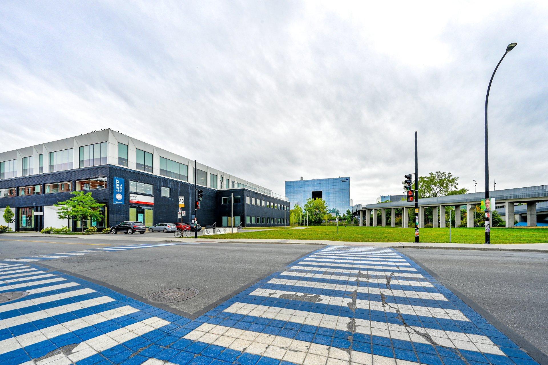 









901


Av. Beaumont

, 210,
Montréal (Villeray/Saint-Michel/Parc-Extension),




QC
H3N1W2

