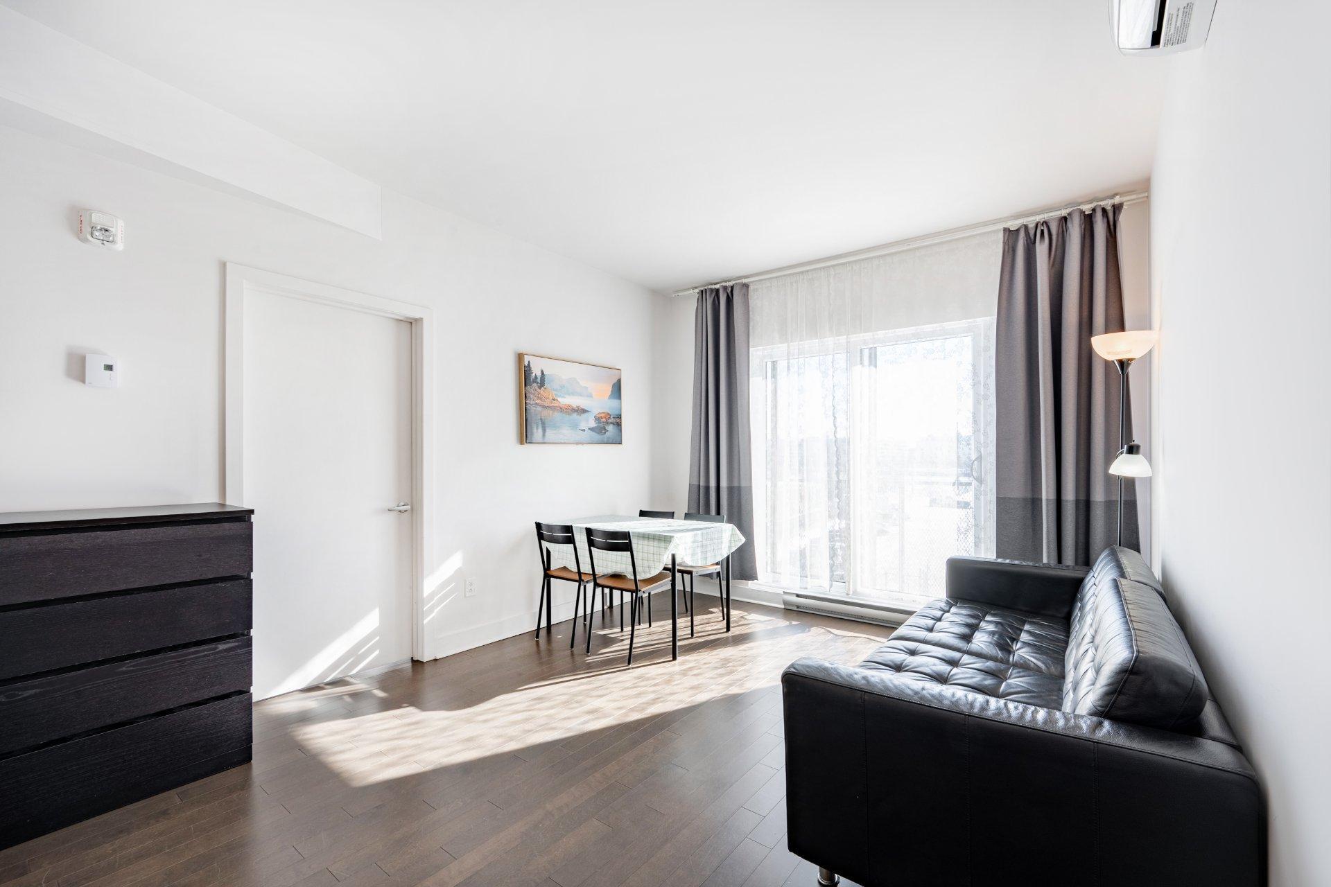 









901


Av. Beaumont

, 210,
Montréal (Villeray/Saint-Michel/Parc-Extension),




QC
H3N1W2

