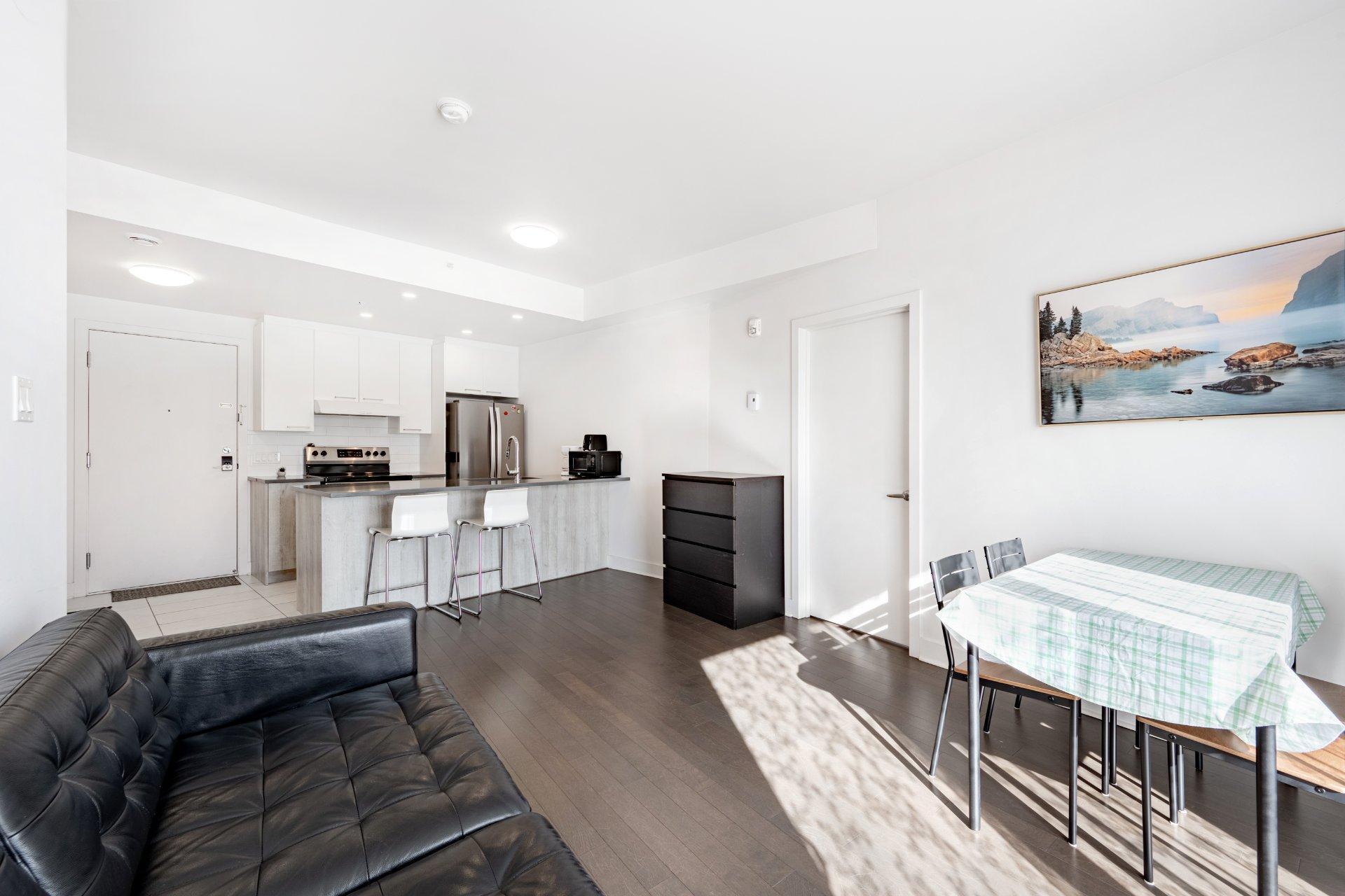 









901


Av. Beaumont

, 210,
Montréal (Villeray/Saint-Michel/Parc-Extension),




QC
H3N1W2

