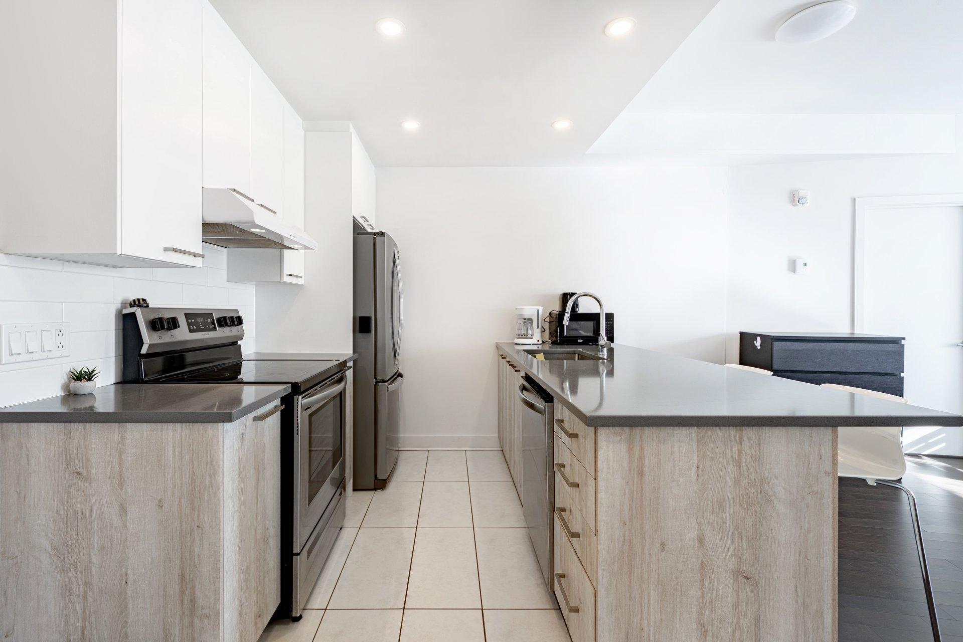 









901


Av. Beaumont

, 210,
Montréal (Villeray/Saint-Michel/Parc-Extension),




QC
H3N1W2

