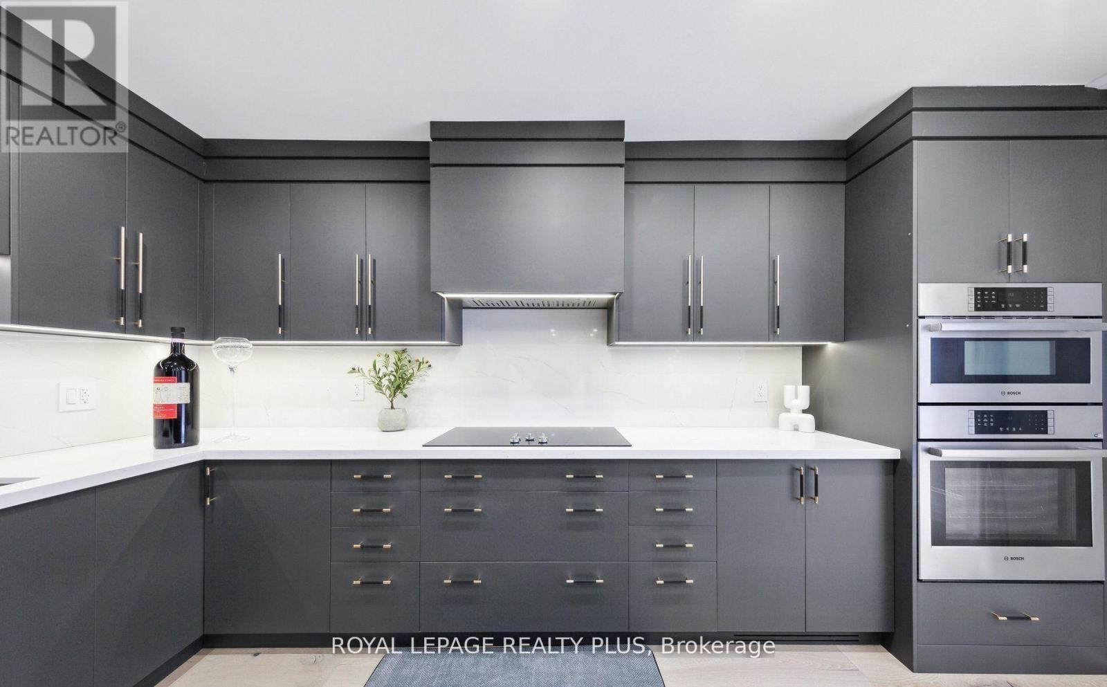 












4344 DALLAS COURT

,
Mississauga,




Ontario
L4W4G7

