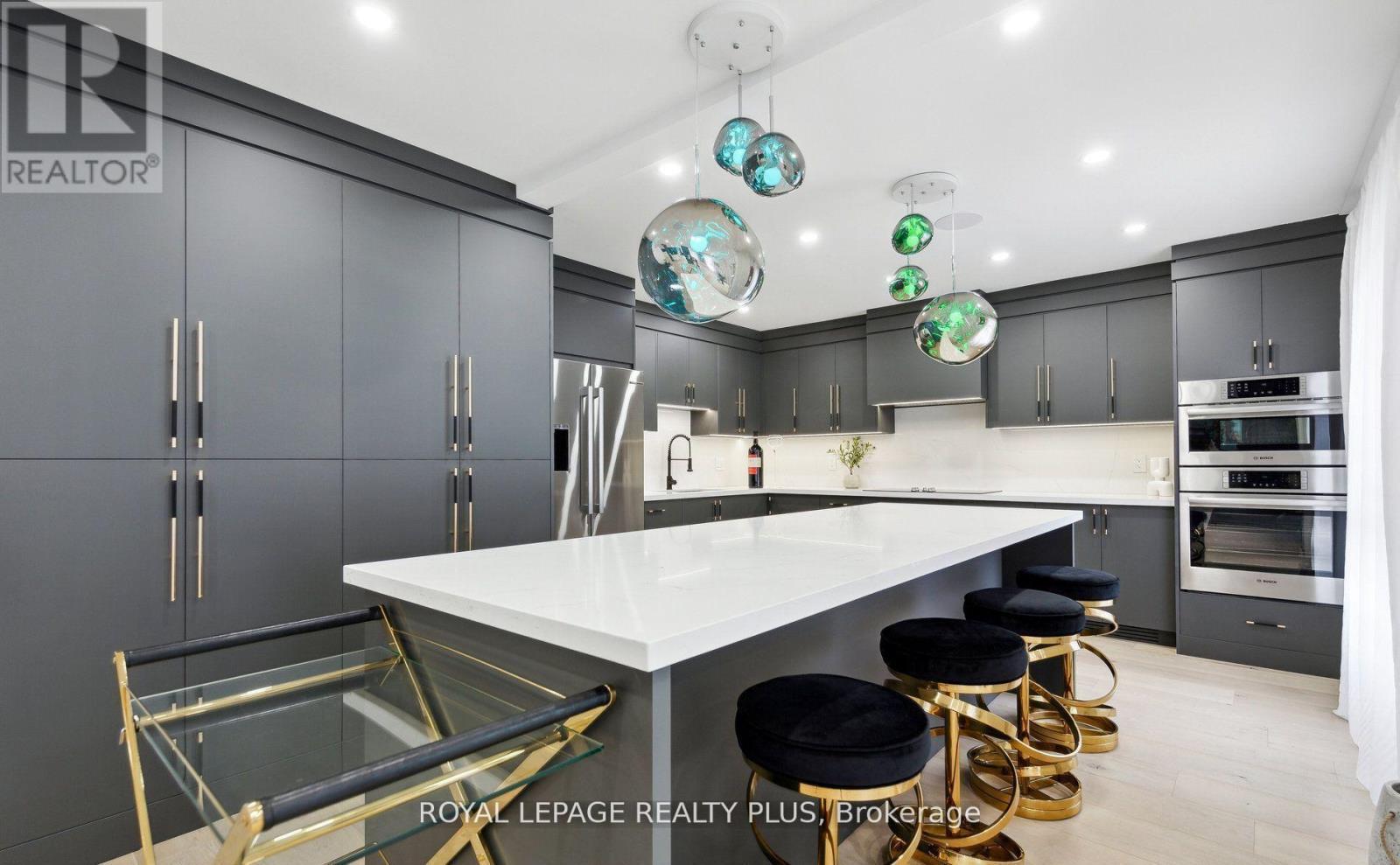 












4344 DALLAS COURT

,
Mississauga,




Ontario
L4W4G7

