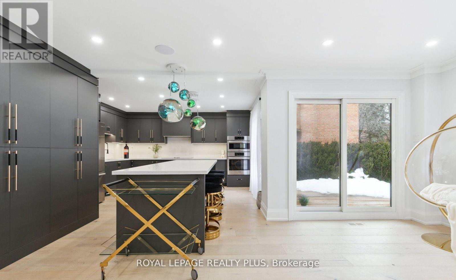 












4344 DALLAS COURT

,
Mississauga,




Ontario
L4W4G7

