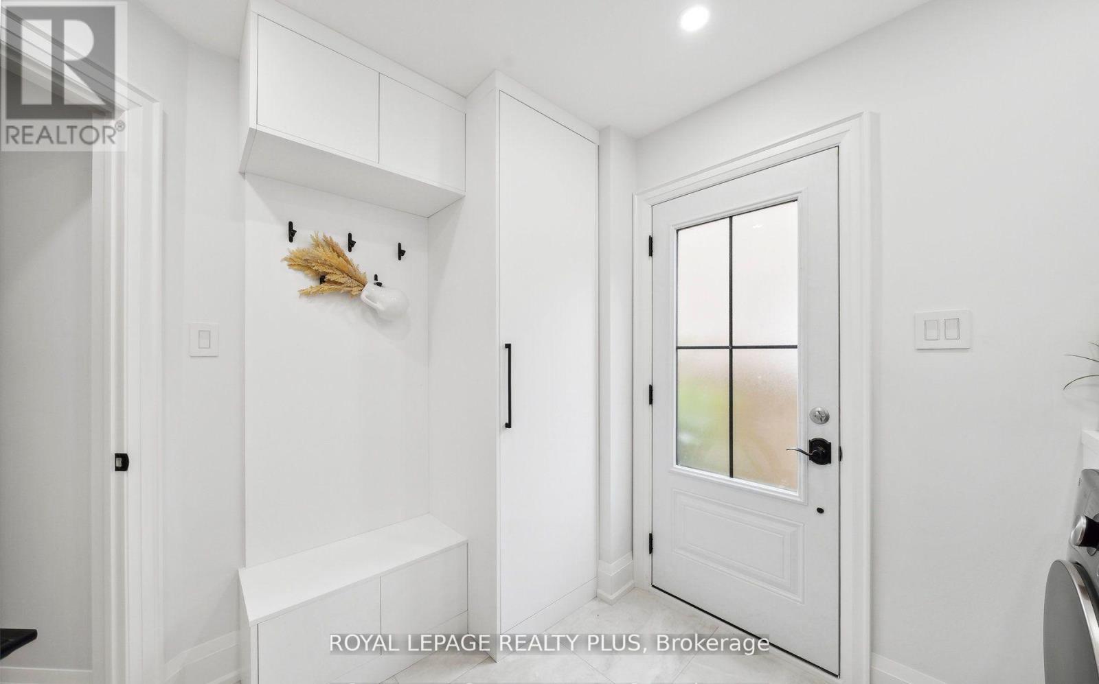 












4344 DALLAS COURT

,
Mississauga,




Ontario
L4W4G7

