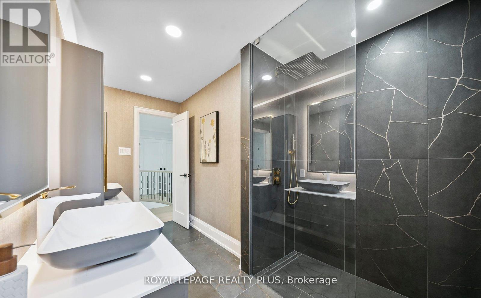 












4344 DALLAS COURT

,
Mississauga,




Ontario
L4W4G7

