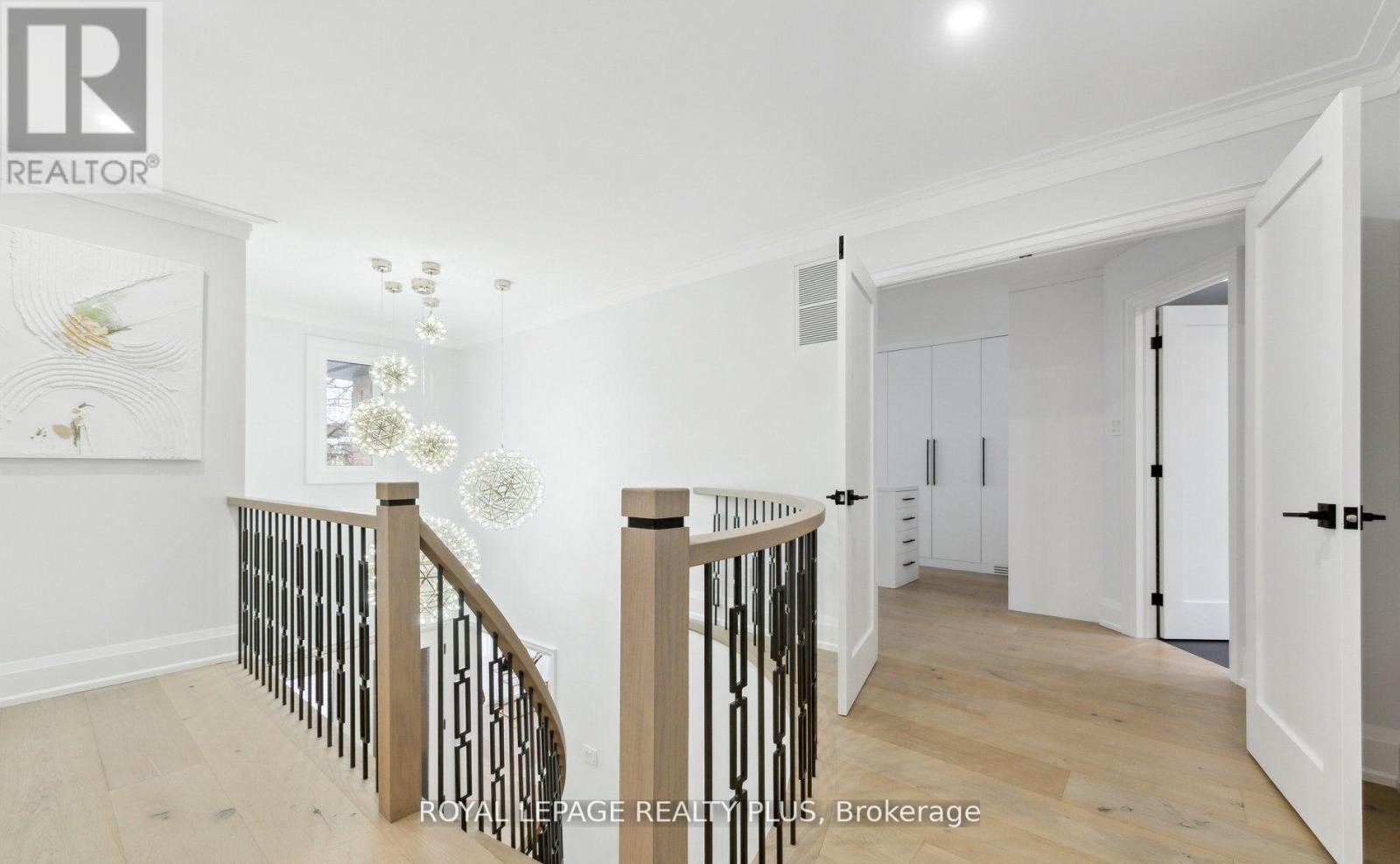 












4344 DALLAS COURT

,
Mississauga,




Ontario
L4W4G7

