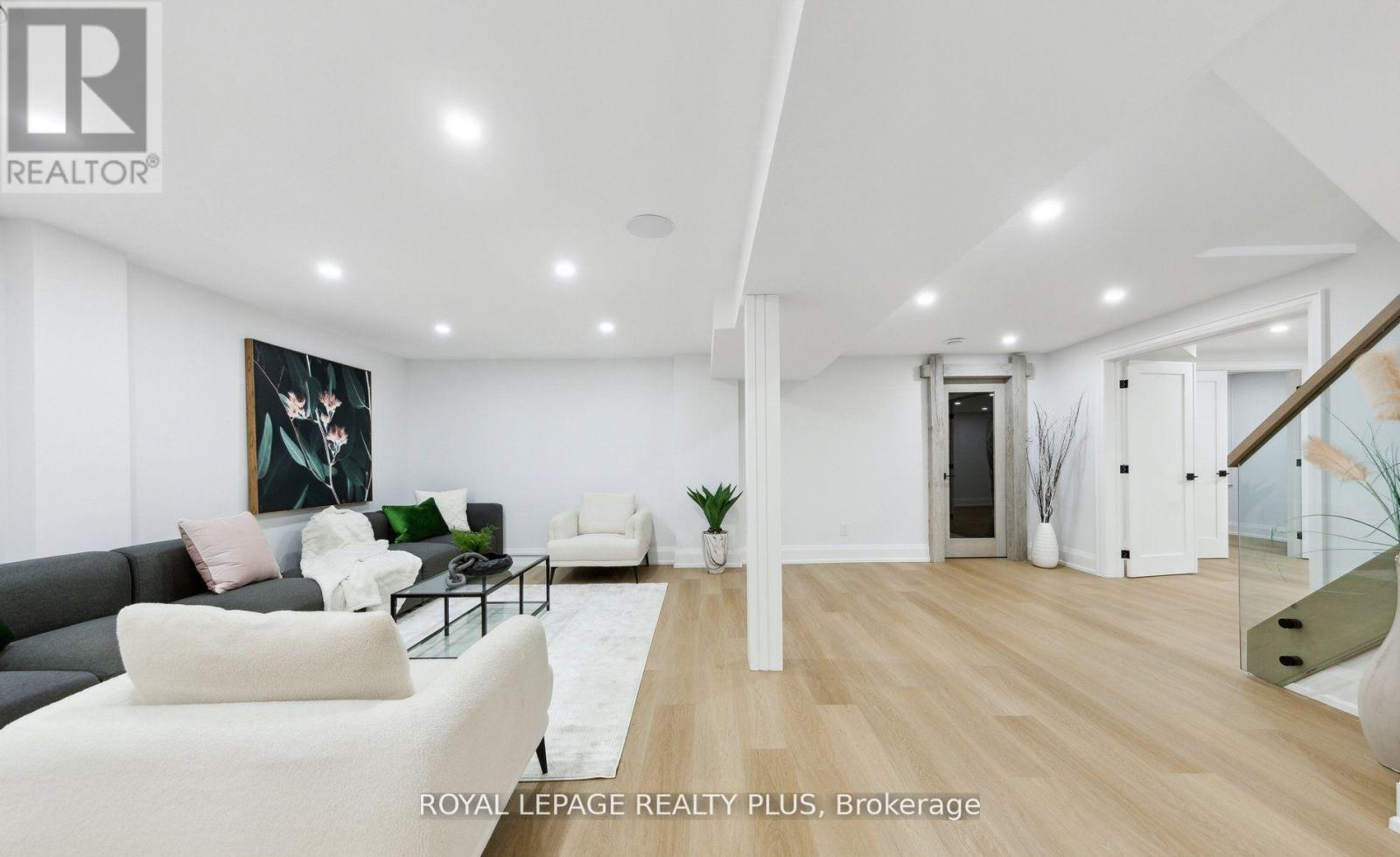 












4344 DALLAS COURT

,
Mississauga,




Ontario
L4W4G7

