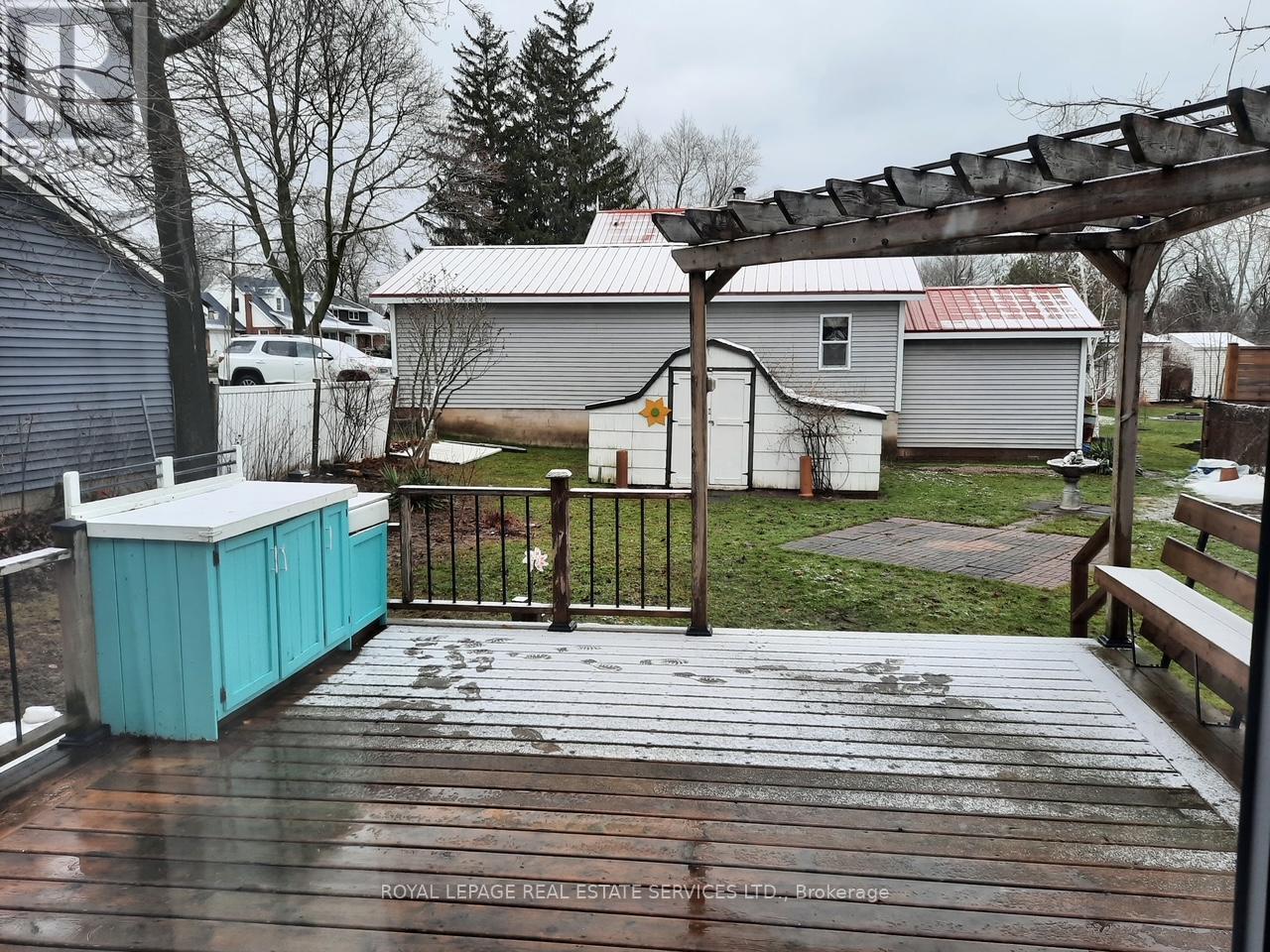 












256 RIDGE ROAD S

,
Fort Erie,




Ontario
L0S1B0

